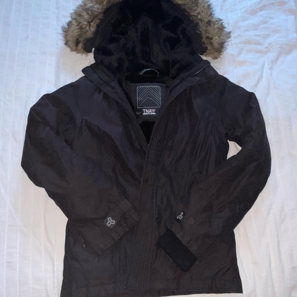 Black short aritzia winter jacket - Picture 3 of 8